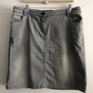 Gray denim skirt — marks&spencer — size 16